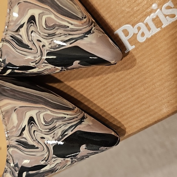 Christian Louboutin - Picture 7 of 10